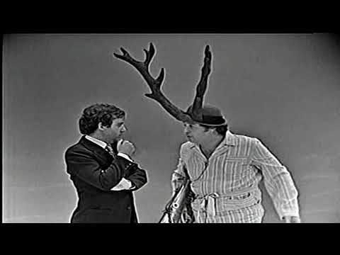 Cochi e Renato nello sketch il cornuto e il geloso ma le corna sono troppo evidenti