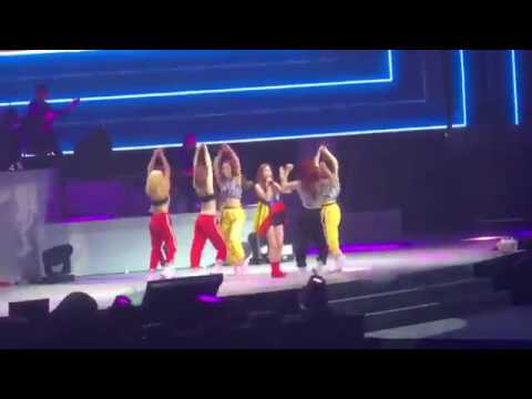 181117 Holiday + Cover up - Taeyeon 태연 ‘s tour Concert in Hong Kong