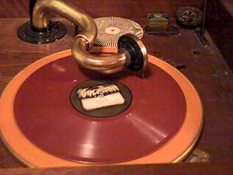 FLETCHER HENDERSON LOUIS ARMSTRONG COLEMAN HAWKINS - WORDS (RED) - ROARING 20'S VICTROLA.MP4