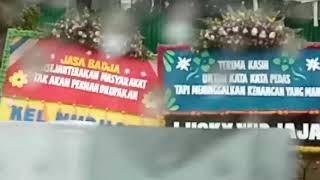 Download lagu Bunga papan menghiasi lapangan banteng jakarta, ucapan terima kasih kepada pak ahok dan pak jarot mp3