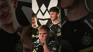 On voit qui est le joueur FPS.... 👀