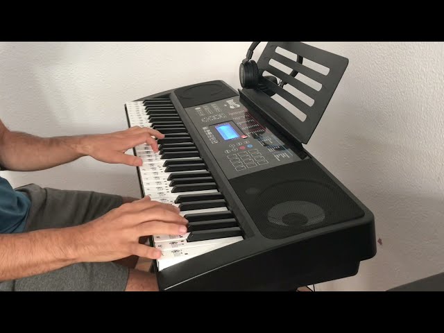 Vídeo relacionado con Teclado RockJam compacto de 61 teclas con soporte para partituras, fuente de alimentación, pegatinas para notas de piano y lecciones de piano simples