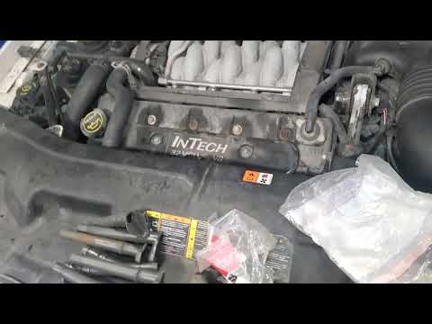 1998 - 2002 Lincoln Continental Tune Up Spark Plug and Boot Factory Part Numbers