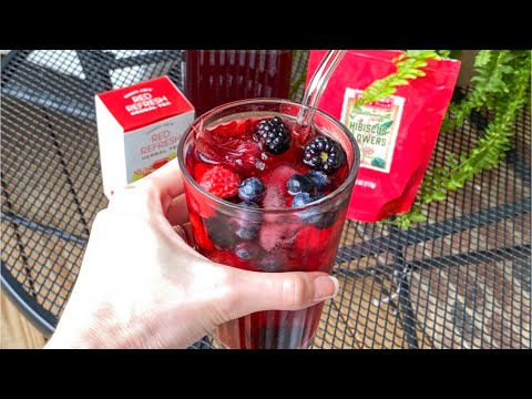 Make This Starbucks Inspired Very Berry Hibiscus Tea Refresher at Home | Summertime Drink