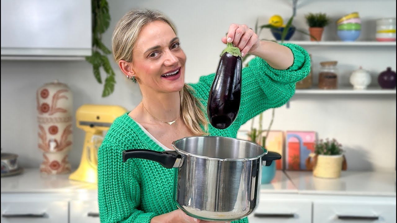 I PUT THE EGGPLANT IN THE PRESSURE COOKER AND MADE AN ITALIAN DISH (2 MIN)