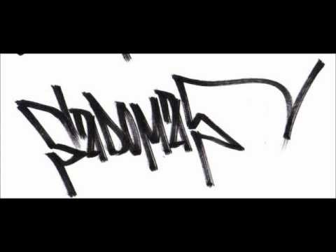 Sadomas - Πριν το χορό με το μικρόφωνο