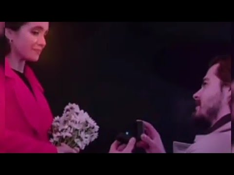 Berk Atan Romantic Scenes l Proposal Scenes l Giving Diamond Ring to Girlfriend l Hot Scenes 🔥🔥