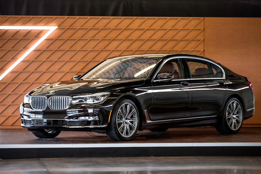 2016 BMW 7 Series 750i 740i PREVIEW & In Depth Tech Overview