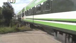 preview picture of video 'Tren de Ferrocentral con destino a Retiro entrando a Toledo'