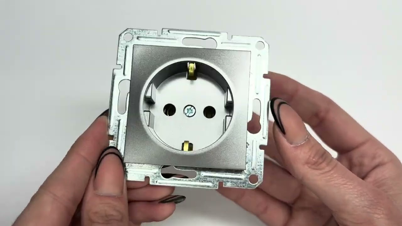 Розетка одинарная с/з SCHNEIDER Asfora сталь EPH2900162