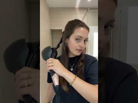 The Wave Secret Air doing what it does best, creating effortless loose curls.