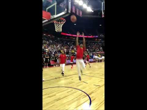 5 FOOT 5 Junior Robinson MONSTER SELF ALLEY OOP DUNK before Hawks VS Knicks 7/7/18