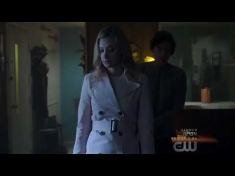 Jughead and Betty "I Love You" and Kiss Scene (Riverdale 1x13)