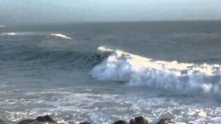preview picture of video 'MVI 1720 - Surfeurs - Lervily proche île aux vaches - 29 ESQUIBIEN'
