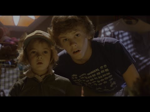 E.T. the Extra-Terrestrial -  Michael / Gertie Meets E.T.  (1982)