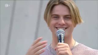 Das Video zu 'APEROL SPRITZ' (jetzt ansehen)