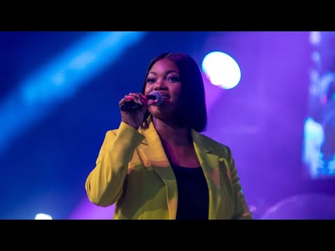 🎶 GLOIRE À L'AGNEAU / NOUS ÉLEVONS TON NOM PLUS HAUT / JE PARLERAI DE TA BONTÉ | Deborah LUKALU