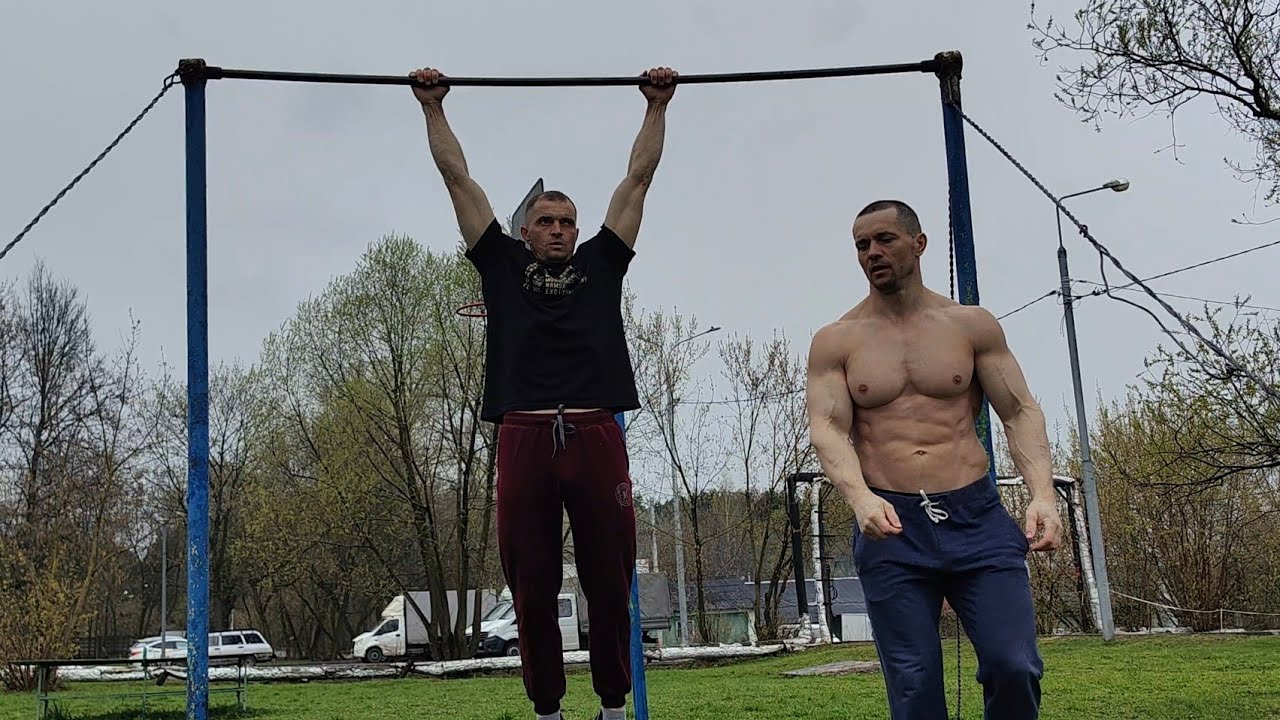 Спортивные пенсионеры на советском турничке: лесенка 1-10-1 Подтягивания