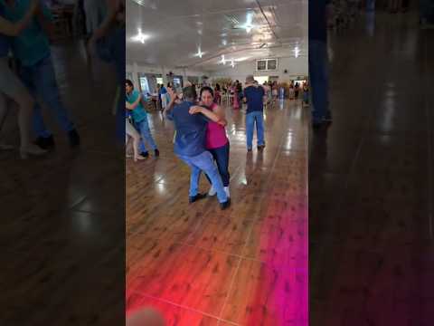 no clube Guarani em Itapejara do Oeste no Paraná.Brasil #shotrs #baile #dancarinos #dança #idosos