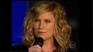 Sugarland and Jennifer Hudson- Silent Night (Live)