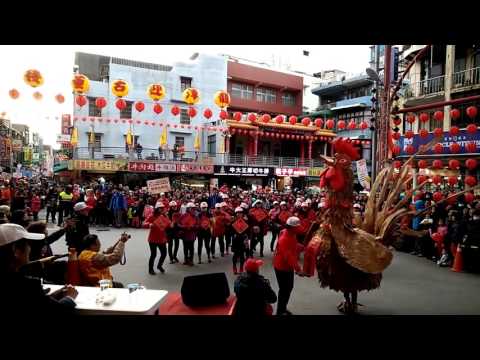 2017龍潭迎古董嘉年華桃源志工服務協會春聯的對話