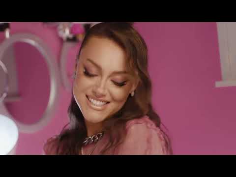 Bailey Bryan - Upside Down (Official Music Video)