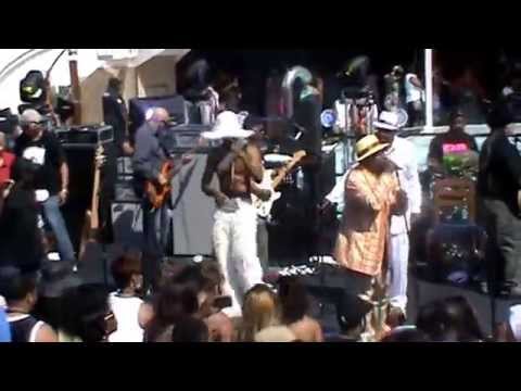 Live Performance....George Clinton and Parliament Funkadelic...Atomic Dog