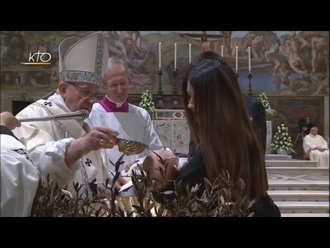 Messe et baptêmes d’enfants dans la Chapelle Sixtine