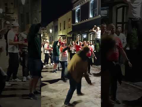 Polscy kibice opanowali Kowno! Śpiewy i zabawa w centrum miasta