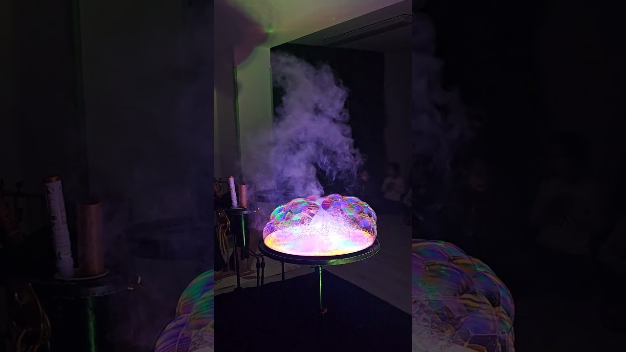 Bubble Show in Vienna | Egor Hahuleac performing bubbles & fog trick at COCO LOCO #bubbleshow