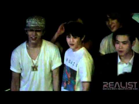 BEAST (비스트) #26 JunSeob moments @ Omarion Live Performance at Korea 100827
