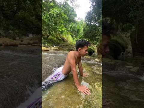 kabhi bhi is aadmi ki trha waterfall mai mat ghusa Jana #shortfeed