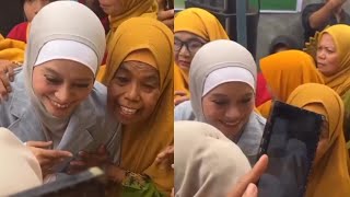 Download lagu LIVE BUNDA LESTI SAAT HIBUR EMAK2 DI MEDAN, MASYAALLOH HEBOH BANGET YA🥰 mp3