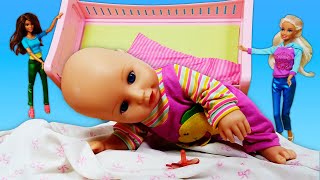 Video mit Barbie Puppen. Warum weint Baby Born denn. Spielzeuge in Aktion.