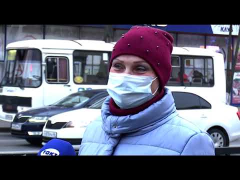 В Курске волонтеры бесплатно раздают прохожим медицинские маски