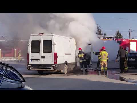 Krosno24.pl - Pożar dostawczaka przy ul. Pużaka (02.12.2020)