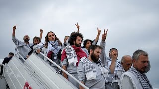 Türkiye, İsrail’de gözaltına alınan 422 Gazze filosu aktivistini karşıladı