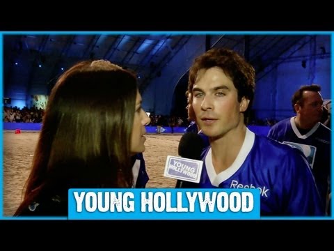 伊恩-薩默哈德在超級碗上大汗淋漓! (Ian Somerhalder Works Up a Sweat at the Super Bowl!)