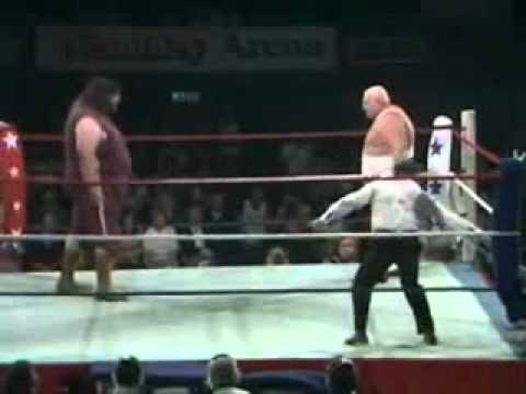 Do The Crusher! Big Daddy Vs Giant Haystacks (music fromThe Novas)