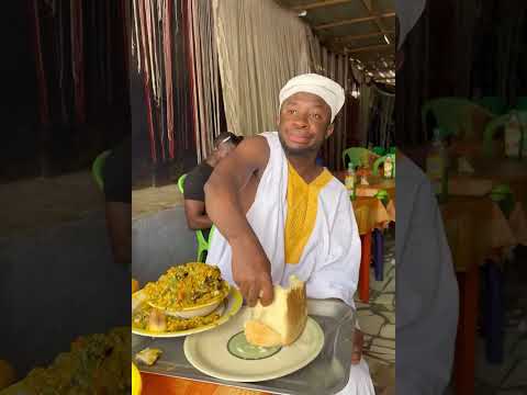 Lerne, wie man in der Öffentlichkeit isst.