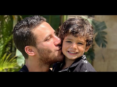 رمضان صبحي يلعب مع ابنه «زين» في فيديو طريف «أحبك أكثر مما يمكن وصفه»