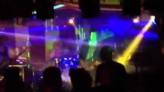 Straighten out perform No more heroes, at the Railway, Bolt