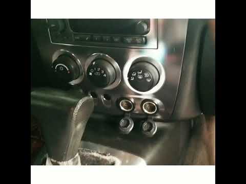 Hummer H3, How to remove the Radio Panel