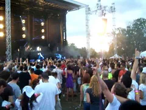 Markus Schulz Electric Zoo Festival NY 2009 playing Andy Moor & Ashley Wallbridge - Faces