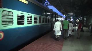 preview picture of video 'Kerala Express Entering Coimbatore Jn @Dawn'