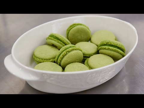Пирожное макарон матча кокос - обожаю их
