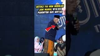 Download lagu The Moment Yai Mim Gave His Expensive Watch to Gus Miftah's Audience 🥹 #yaimim #mim #uinmalang #g... mp3