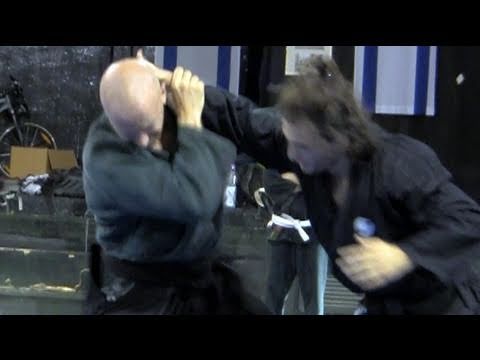 Tani otoshi against collar tie, intermediate - Ninjutsu technique for Akban wiki