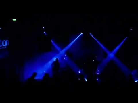 Megaphon - Sversus spacca il basso sul palco (Urban Club)