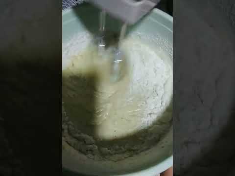 Making cake at home